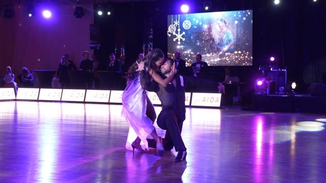 Pavel Zvychaynyy - Polina Teleshova. Show Rumba. AirDanceChristmas ball 2021 смотреть онлайн