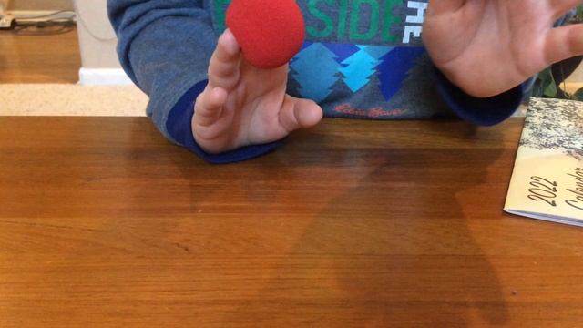 Sponge ball magic trick! Disappearing Ball! EASY смотреть онлайн