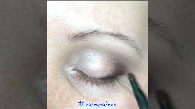 Ксения Саватеева. Видео-урок вечернего макияжа с палеткой теней Dior с голубыми стрелками смотреть онлайн