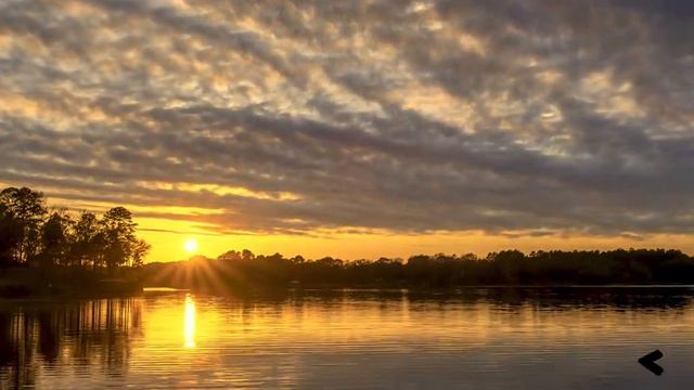 1 Hour of super ultrawide HDR sunsets and ambient music. 32:9 8K HDR (7680x2160). смотреть онлайн