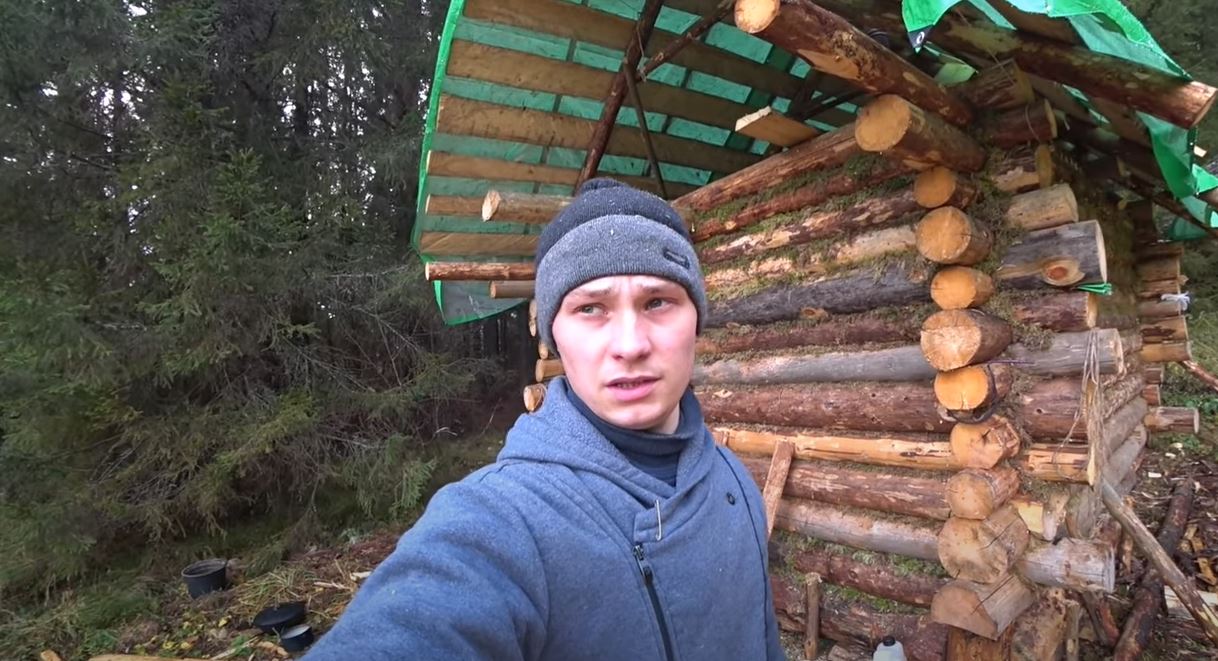 ПЕРВАЯ НОЧЬ В ИЗБЕ | Доделываю пол | Установил печь