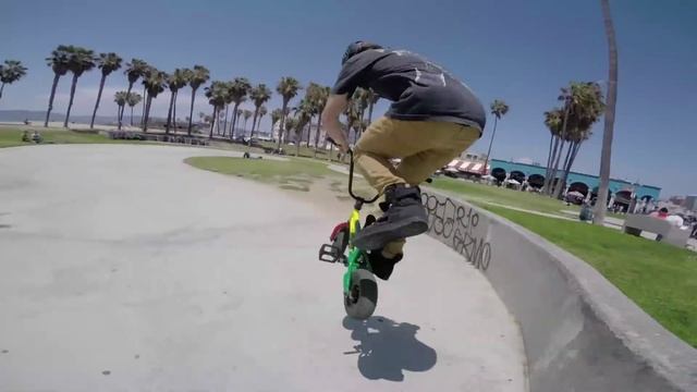 FatBoy Mini BMX at Venice Skatepark смотреть онлайн