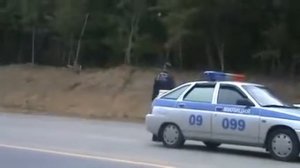 Гаишник берёт взятку не заметив камеру  2