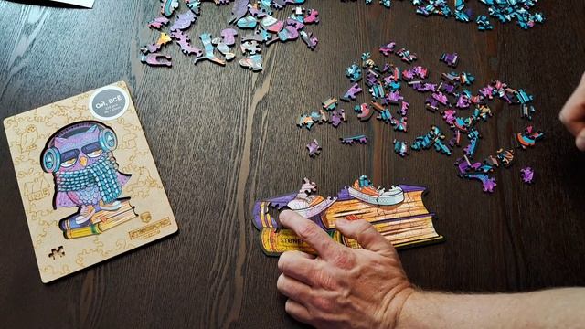 Деревянный пазл фирмы stoneford. Сова стоит на книгах. смотреть онлайн