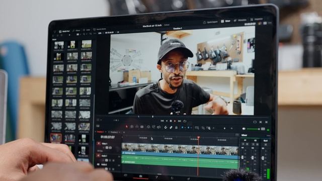 M2 MacBook Air 15" Review - A filmmakers Perspective смотреть онлайн