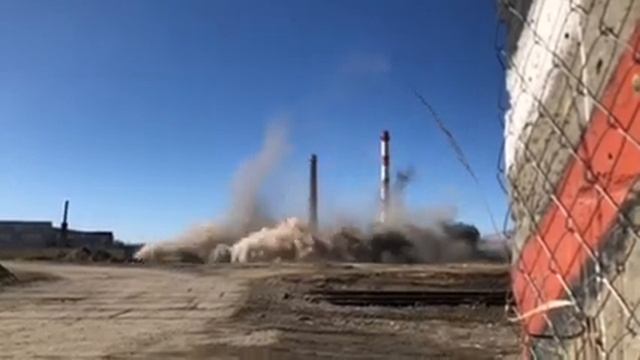 Демонтаж дымовой трубы взрывным способом смотреть онлайн