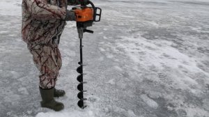 Самодельный мотобур из бензопилы штиль 180 и редуктора советсой дрели. Тест.