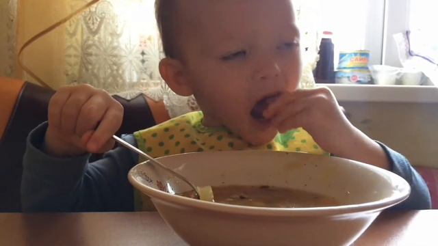 Саша ест суп руками смотреть онлайн
