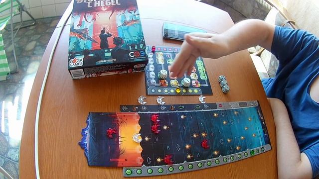Обзор и фрагмент лэтсплея настольной игры "Вторжение с небес". смотреть онлайн