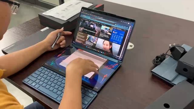 Lenovo Yoga Book 9 - Laptop hai màn hình OLED của Lenovo смотреть онлайн