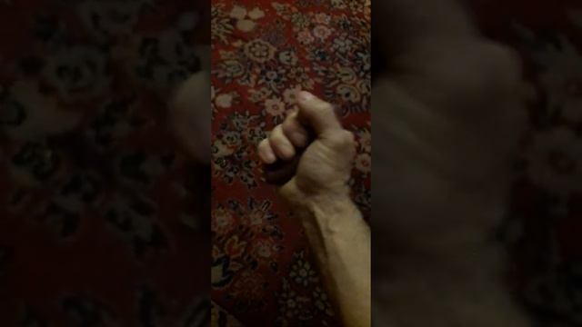 Укрепляю мышцы предплечья, которые отвечают за сгибание пальцев и кистей рук. смотреть онлайн