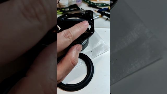 JBL Boombox хрипит