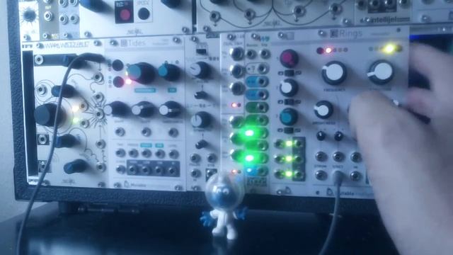 Mutable Instruments Rings, basic demo the 3 inputs смотреть онлайн