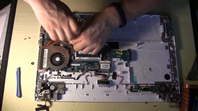 РЕМОНТ ноутбука sony vaio ЗАМЕНА ДИСПЛЕЯ И ЧИСТКА СИСТЕМЫ ОХЛАЖДЕНИЯ смотреть онлайн