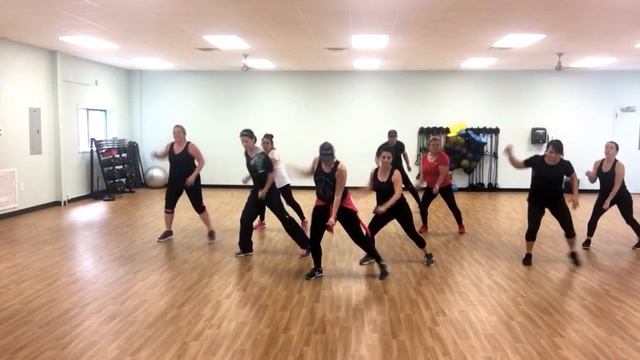 "Believer" in dance fitness fun! смотреть онлайн