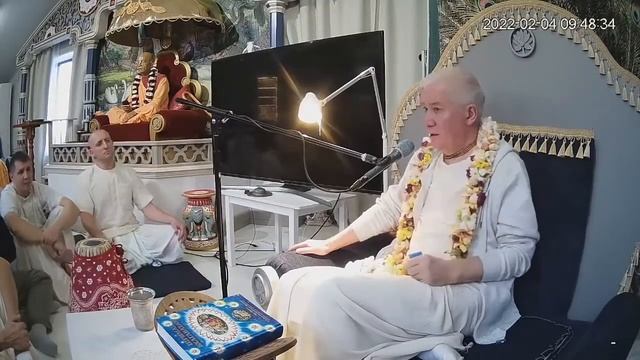 Лишь попытки повторять внимательно радуют Кришну. Е.М. Чайтанья Чандра Чаран пр. Джапа. Святое Имя смотреть онлайн
