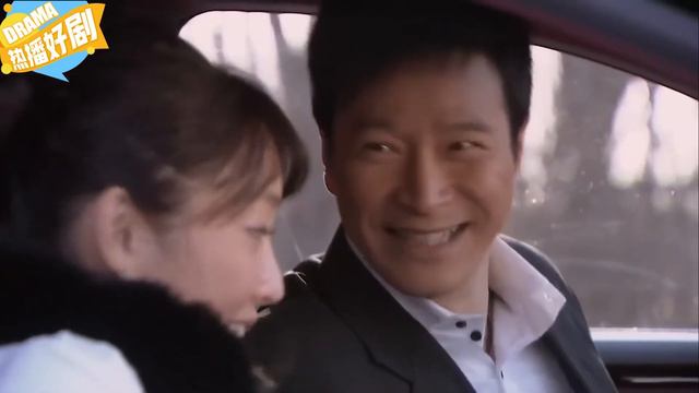 心機女羞辱窮女孩，怎料門口開來一輛勞斯萊斯，專門接女孩！ смотреть онлайн