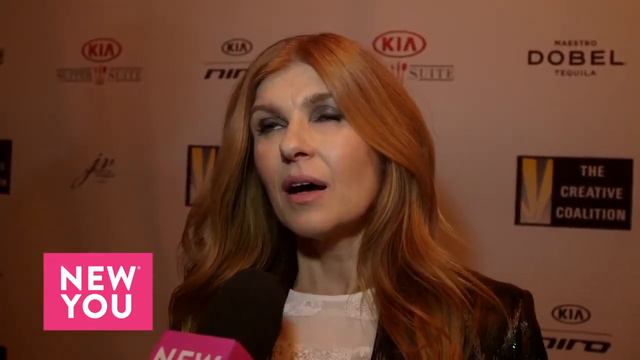 Connie Britton Talks to Ashley Hume at the Creative Coalition Spotlight Awards смотреть онлайн
