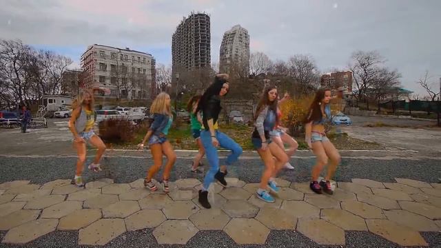 ДЕВОЧКИ ОЧЕНЬ ЧЕТКО ТАНЦУЮТ! смотреть онлайн