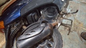 как снять заднее колесо на скутере (Honda dio)