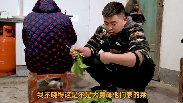 【超小厨】公公大气！300斤猪肉6根猪蹄送儿媳， 发财了！全部腌了做腊肉备年货！