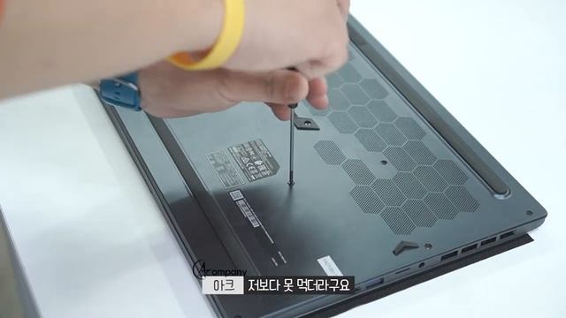 노트북 리뷰 1부 - MSI STEALTH 15M A11UEK 512G 분해 및 간단 소개 (i7-11375H - RTX 3060) смотреть онлайн