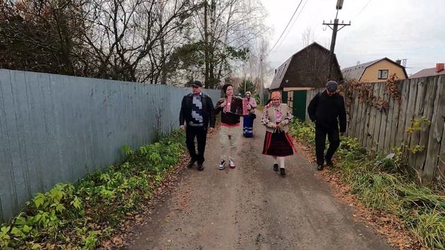 Барынька и Зорька Алая по улочке смотреть онлайн