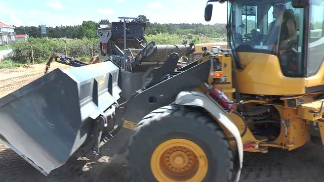 Three Volvo EC 210, EW 140C, EW 160 B excavator and Volvo L70H loaders juni 2015 смотреть онлайн