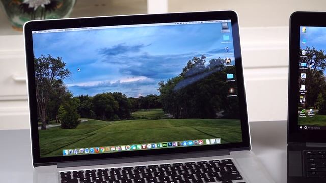 15" Retina MacBook Pro vs. 2016 Razer Blade Comparison Smackdown смотреть онлайн