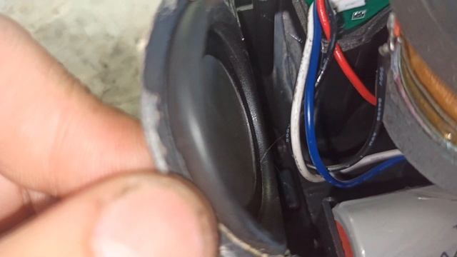 Выкидываем разъем для зарядки из колонки бумбокс T&G TG-117 (2х12Вт, bluetooth) смотреть онлайн