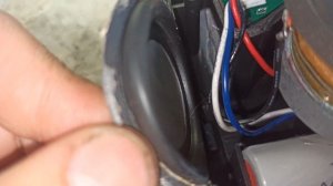 Выкидываем разъем для зарядки из колонки бумбокс T&G TG-117 (2х12Вт, bluetooth)