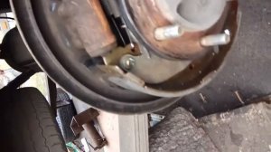 Замена задних тормозных колодок на барабанах L200 2002 г