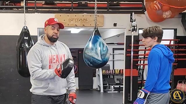 Boxing Defense Explained! [Slip-Slip-Roll vs Slip-Roll-Roll] Must Watch! смотреть онлайн