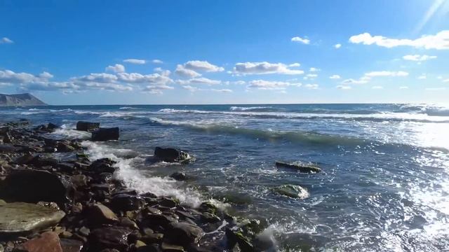 #Анапа ПОСЛЕДСТВИЯ ШТОРМА НА ВЫСОКОМ БЕРЕГУ. ВОДА ЕЩЁ ТЕПЛАЯ! ЗАЧЕМ ОНИ ЛЕЗУТ В ВОДУ? смотреть онлайн