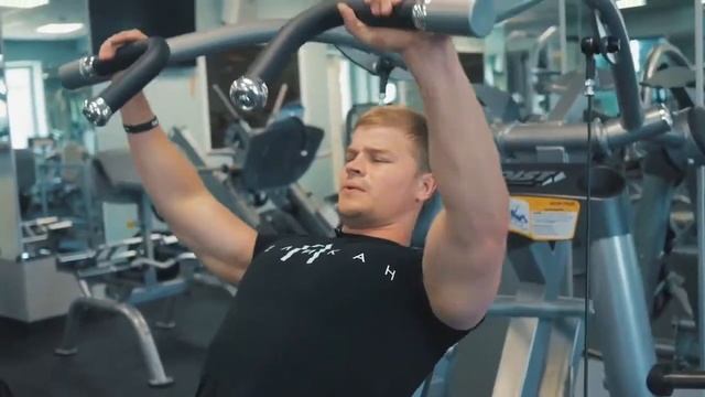 Урок N13 Продолжает работать на грудными мышцами #пеликанкачаетгород смотреть онлайн