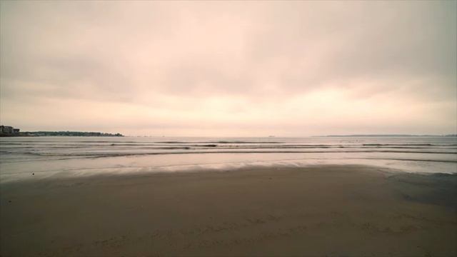 ?МОРСКИЕ ВОЛНЫ НАБИВАЮТСЯ НА БЕРЕГ ?Расслабляйтесь, учитесь или спите *** Душевный покой смотреть онлайн