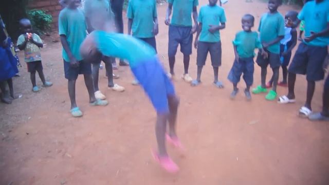 African kids dancing Afro Beat By Kanazi Talent смотреть онлайн