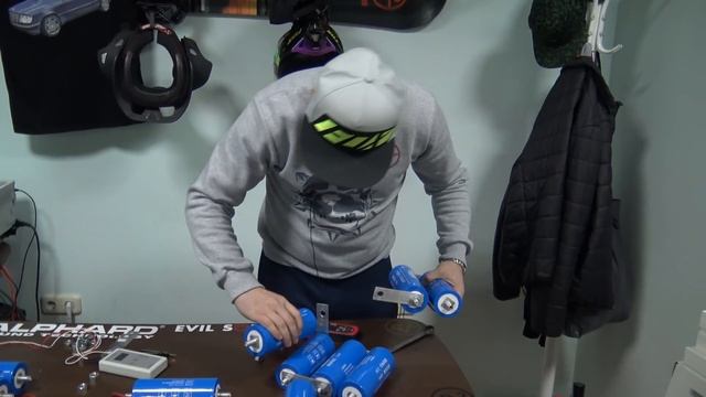 Ответы ХЕЙТЕРАМ про ЛИТИЙ, Серую ПРИБЛУДУ и внутреннее сопротивление))))) смотреть онлайн