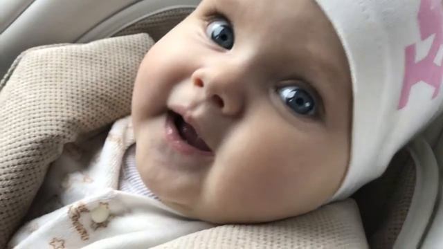 ВЛОГ Малышка едет в гости к бабушке Тане Ребенок плюется Ужасная дорога Днепр - Кременчуг VLOG Baby смотреть онлайн