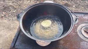 ЖАРЕНЫЙ САЗАН В КАЗАНЕ ! ВКУСНО ЖАРЕНАЯ РЫБА !