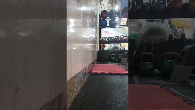 Отжимания на руках у стенки смотреть онлайн