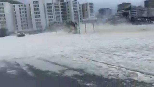 SNOWING SEA FOAM IN SEA POINT, CAPE TOWN-VIDEO 1 смотреть онлайн