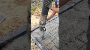 он нам бетон заливал