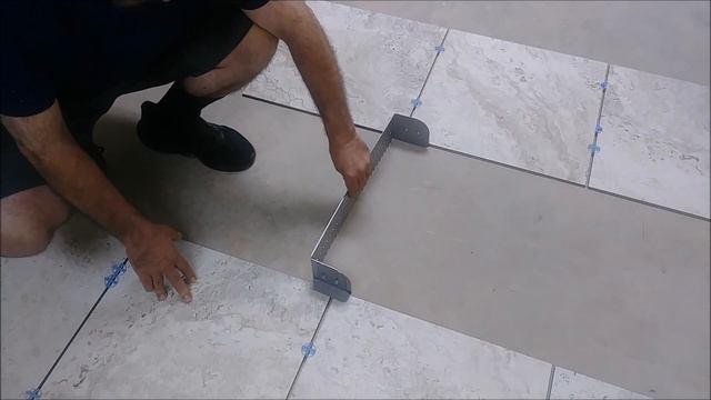 How To Install Large Format Tiles Without Trowel - Using Super Spreader - DIY - Quick & Easy. смотреть онлайн