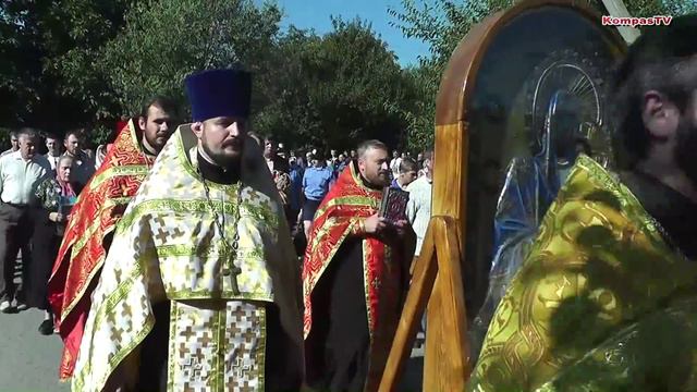 Красноград: Крестный ход в День города (2015г) смотреть онлайн