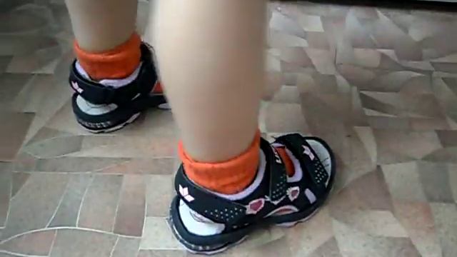 Детские светящиеся сандалии смотреть онлайн