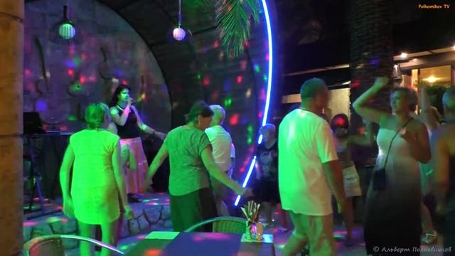 Музыкальный вечер в кафе «Мария». Адлер. Сочи. (9). 23.08.2016 смотреть онлайн