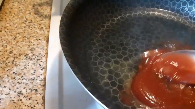 Готовлю на обед суп с вермишелью и котлеты