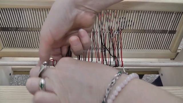 Ткачество на настольном ткацком станке. Часть 1. Заправка станка смотреть онлайн