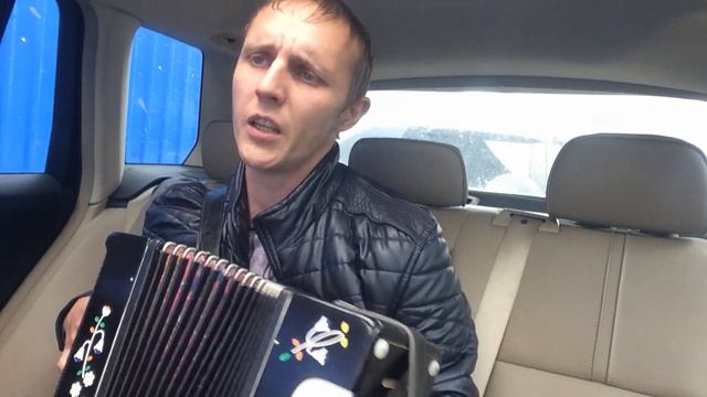 Жил мальчишка на краю Москвы - на гармони. смотреть онлайн